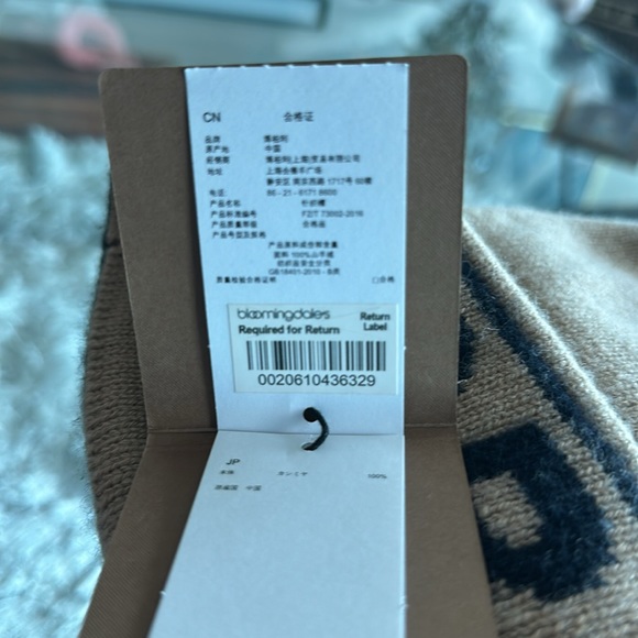 Brand new Burberry beanie - Picture 3 of 3